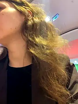 QuitieLia online show from November 2025 08:36:02 AM