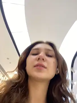 QuitieLia online show from March 2026 07:25:01 AM