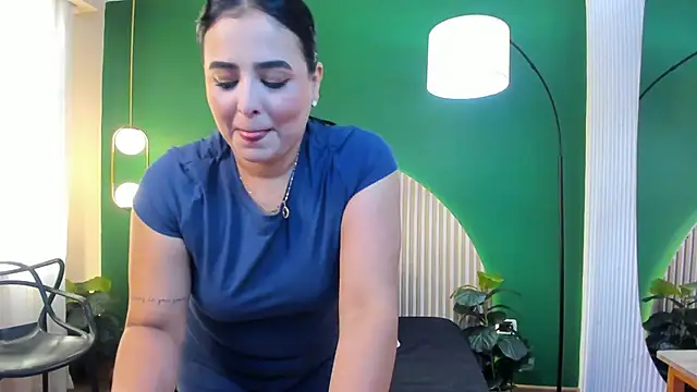 taylor bennet online show from December 2025 12:01:02 PM