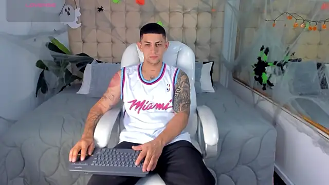 Alex cute77 online show from October 2025 11:45:02 AM