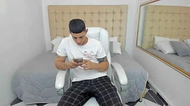 Alex cute77 online show from December 2025 11:36:02 AM