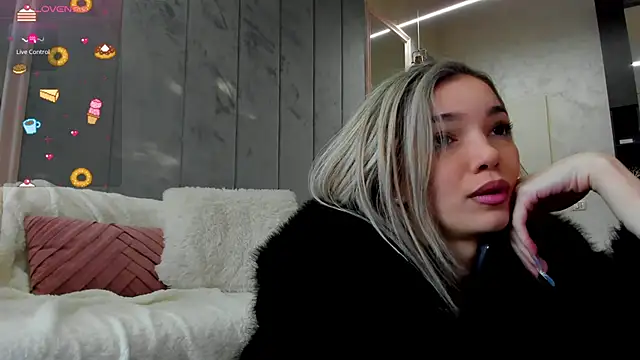 Snapshot of Sassy_Teen chatting on January 2026 07:35:02 AM Sassy Teen online show from January 2026 07:35:02 AM