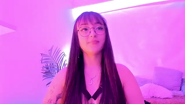 Snapshot of Gloomydoll chatting on October 2025 04:49:01 PM Gloomydoll online show from October 2025 04:49:01 PM