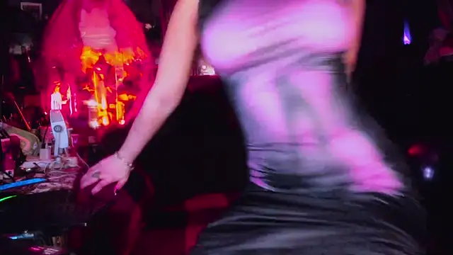 astarrot online show from April 2026 08:17:01 PM