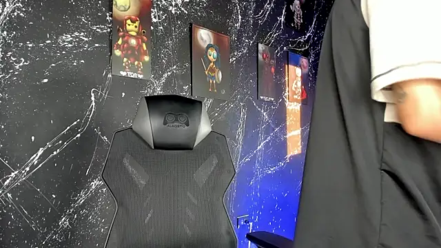 DereckCooperr online show from November 2025 10:30:02 PM