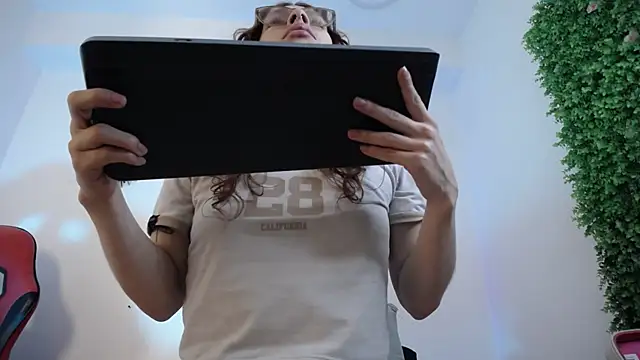 Katy Van online show from December 2025 09:44:01 PM