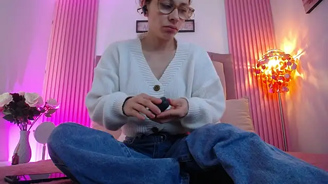 Snapshot of Katy_Van chatting on May 2026 02:47:01 PM Katy Van online show from May 2026 02:47:01 PM