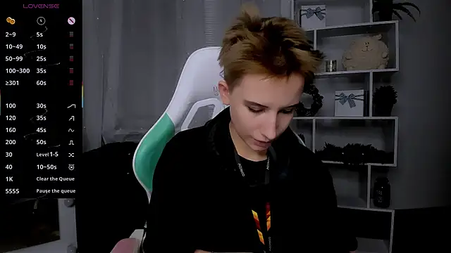 Snapshot of _Rein_ramm chatting on December 2025 06:57:02 PM Rein ramm online show from December 2025 06:57:02 PM