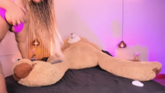 mary kisses online show from October 2025 09:15:01 PM