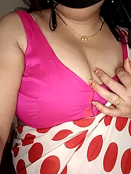 Snapshot of Love-priya chatting on February 2025 05:43:02 PM Love-priya online show from February 2025 05:43:02 PM