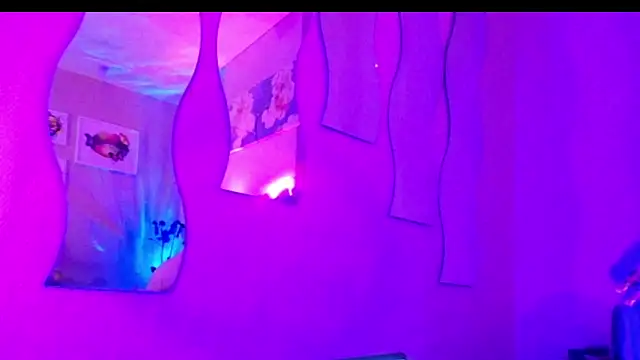 Snapshot of Lia_Roxx chatting on February 2025 03:32:01 PM Lia Roxx online show from February 2025 03:32:01 PM