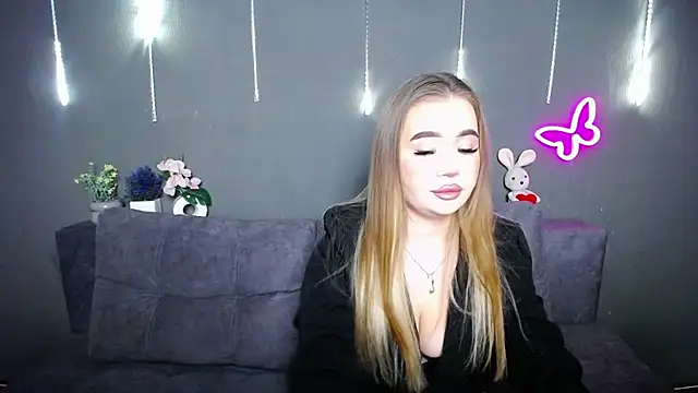 StacyYellig online show from April 2026 08:33:02 PM
