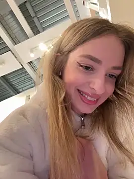 Snapshot of EvieEvans chatting on February 2025 04:05:01 PM EvieEvans online show from February 2025 04:05:01 PM