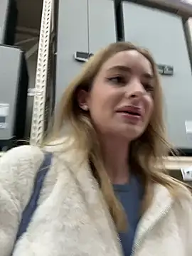 Snapshot of EvieEvans chatting on February 2025 06:24:02 PM EvieEvans online show from February 2025 06:24:02 PM