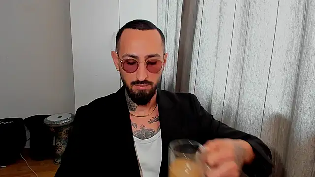 Snapshot of Baddfuckerr chatting on January 2025 12:06:02 PM Baddfuckerr online show from January 2025 12:06:02 PM