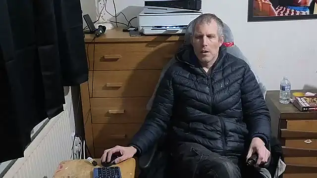 Snapshot of tall_guy323 chatting on January 2025 04:33:02 PM tall guy323 online show from January 2025 04:33:02 PM