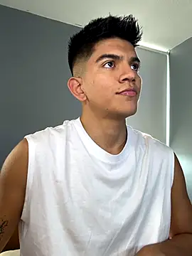 santiago 01 online show from October 2025 09:28:02 PM