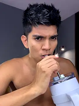 santiago 01 online show from November 2025 12:10:01 AM