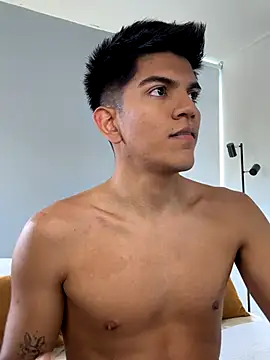 santiago 01 online show from December 2025 07:34:02 PM