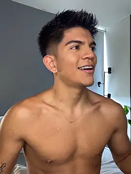 santiago 01 online show from December 2025 06:38:02 PM