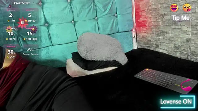 Cloee66 online show from October 2025 01:44:01 PM