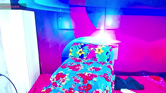 Cristalxxts online show from April 2026 06:27:02 PM