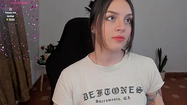 Snapshot of anaveleeez chatting on December 2024 03:09:02 AM anaveleeez online show from December 2024 03:09:02 AM