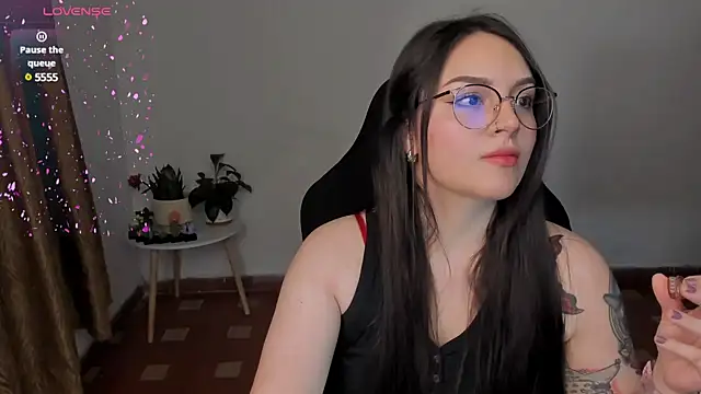 Snapshot of anaveleeez chatting on January 2025 03:31:01 AM anaveleeez online show from January 2025 03:31:01 AM