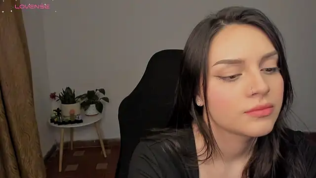 Snapshot of anaveleeez chatting on February 2025 09:51:02 AM anaveleeez online show from February 2025 09:51:02 AM