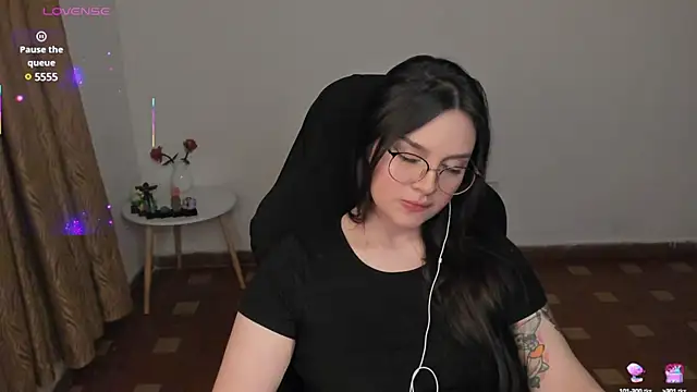 Snapshot of anaveleeez chatting on March 2025 04:37:02 AM anaveleeez online show from March 2025 04:37:02 AM