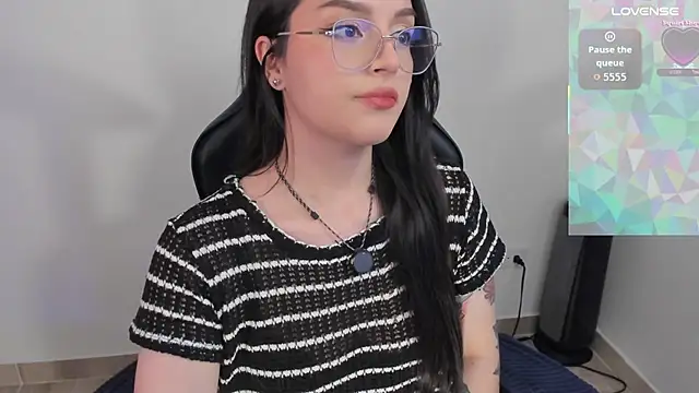 anaveleeez online show from June 2026 11:42:02 PM