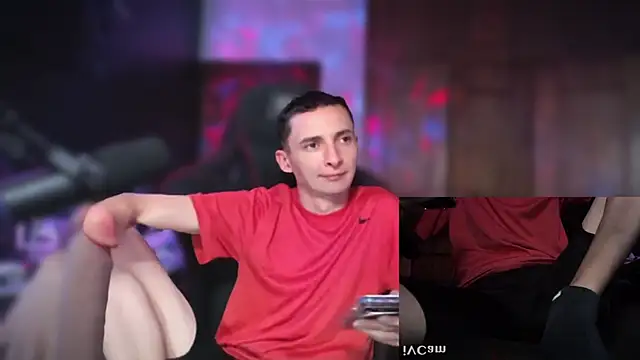 Snapshot of XxEnderxX chatting on February 2026 02:51:01 AM XxEnderxX online show from February 2026 02:51:01 AM