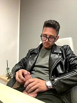 Snapshot of masterboss_ chatting on November 2025 06:10:01 PM masterboss online show from November 2025 06:10:01 PM