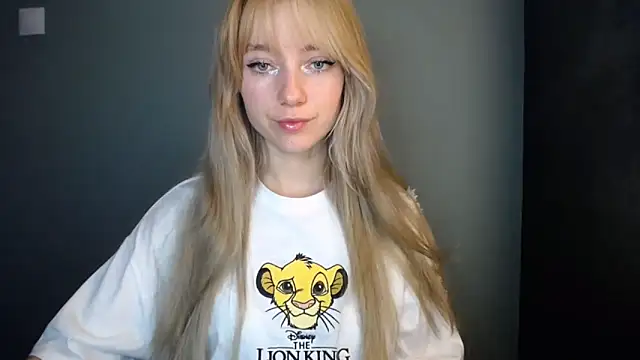 LuciaYoung online show from November 2025 07:56:02 PM