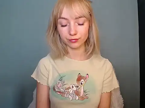 LuciaYoung online show from March 2026 07:34:01 AM