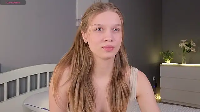 Snapshot of CutieBeauty chatting on March 2025 02:32:02 PM CutieBeauty online show from March 2025 02:32:02 PM