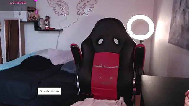 MissDennise online show from December 2025 04:25:02 PM