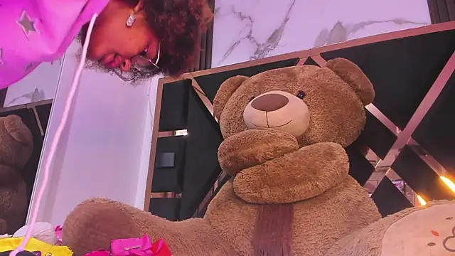 Snapshot of Ebony_beautifull chatting on February 2025 01:57:01 AM Ebony beautifull online show from February 2025 01:57:01 AM