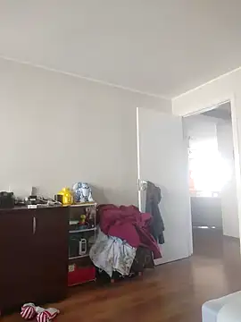 Snapshot of Smaukymui chatting on April 2026 11:25:01 AM Smaukymui online show from April 2026 11:25:01 AM