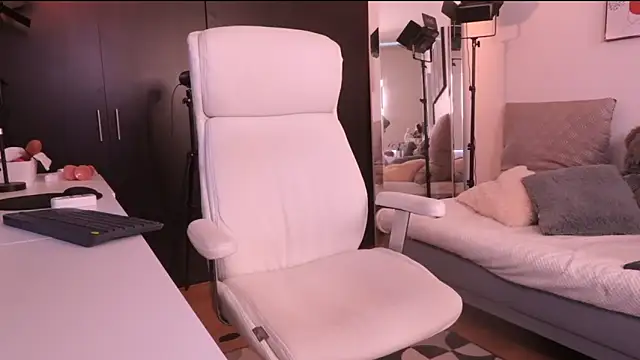 Snapshot of Anah_s chatting on December 2025 04:23:01 PM Anah s online show from December 2025 04:23:01 PM