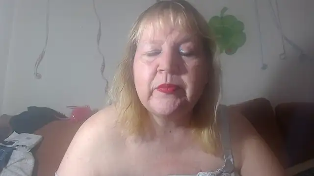 Snapshot of Blasflittchen chatting on January 2025 05:31:01 PM Blasflittchen online show from January 2025 05:31:01 PM