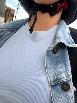 LIAH IZUMI online show from January 2026 12:43:02 PM