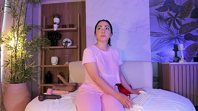 LIAH IZUMI online show from February 2026 01:18:01 PM