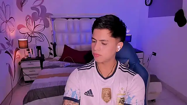 Snapshot of Niicky1_ chatting on December 2024 09:24:01 PM Niicky1  online show from December 2024 09:24:01 PM