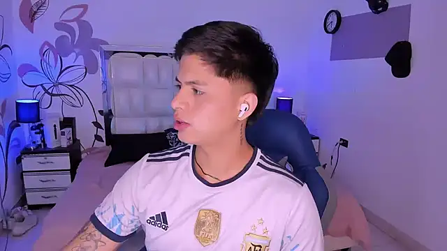 Snapshot of Niicky1_ chatting on December 2024 08:47:01 PM Niicky1  online show from December 2024 08:47:01 PM