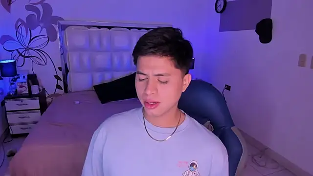 Snapshot of Niicky1_ chatting on December 2024 08:47:02 PM Niicky1  online show from December 2024 08:47:02 PM