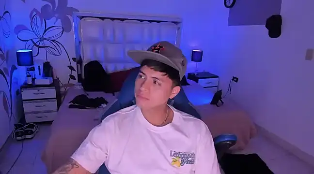 Snapshot of Niicky1_ chatting on January 2025 11:44:02 PM Niicky1  online show from January 2025 11:44:02 PM