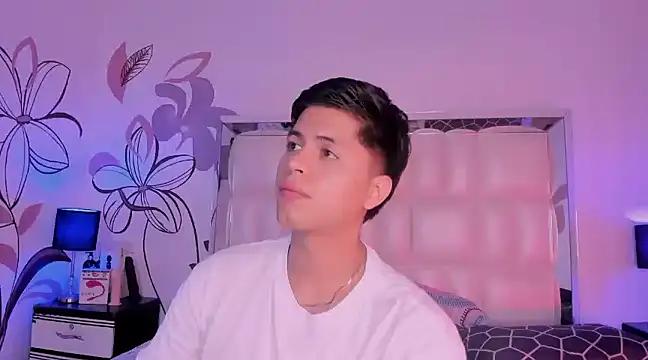 Snapshot of Niicky1_ chatting on January 2025 12:30:01 AM Niicky1  online show from January 2025 12:30:01 AM