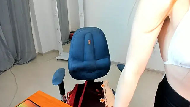 Linajill online show from March 2025 08:54:01 PM