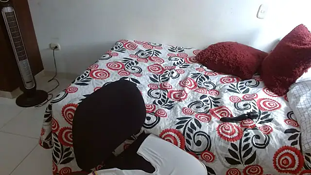 Snapshot of Daniella_Fellers chatting on December 2024 07:18:01 PM Daniella Fellers online show from December 2024 07:18:01 PM